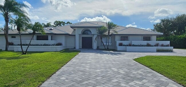 21046 N Sweetwater Ln in Boca Raton, FL - Building Photo - Building Photo