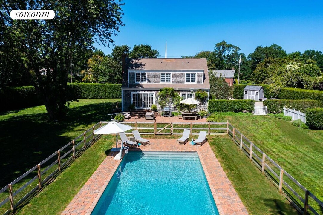 11 Sawasett Ave in Bridgehampton, NY - Foto de edificio
