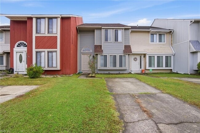 710 Waters Dr in Virginia Beach, VA - Building Photo - Building Photo