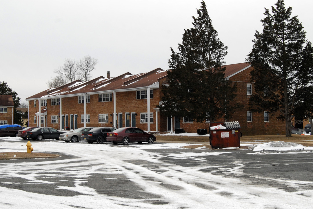 The Residence at Walnut in Toms River, NJ - Building Photo