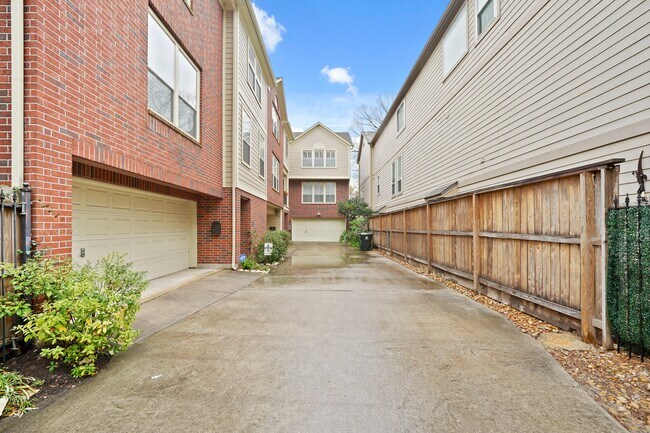 1014 Rochow St in Houston, TX - Building Photo - Building Photo