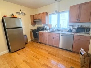 17 Cutter Ave, Unit 1 in Somerville, MA - Building Photo - Building Photo
