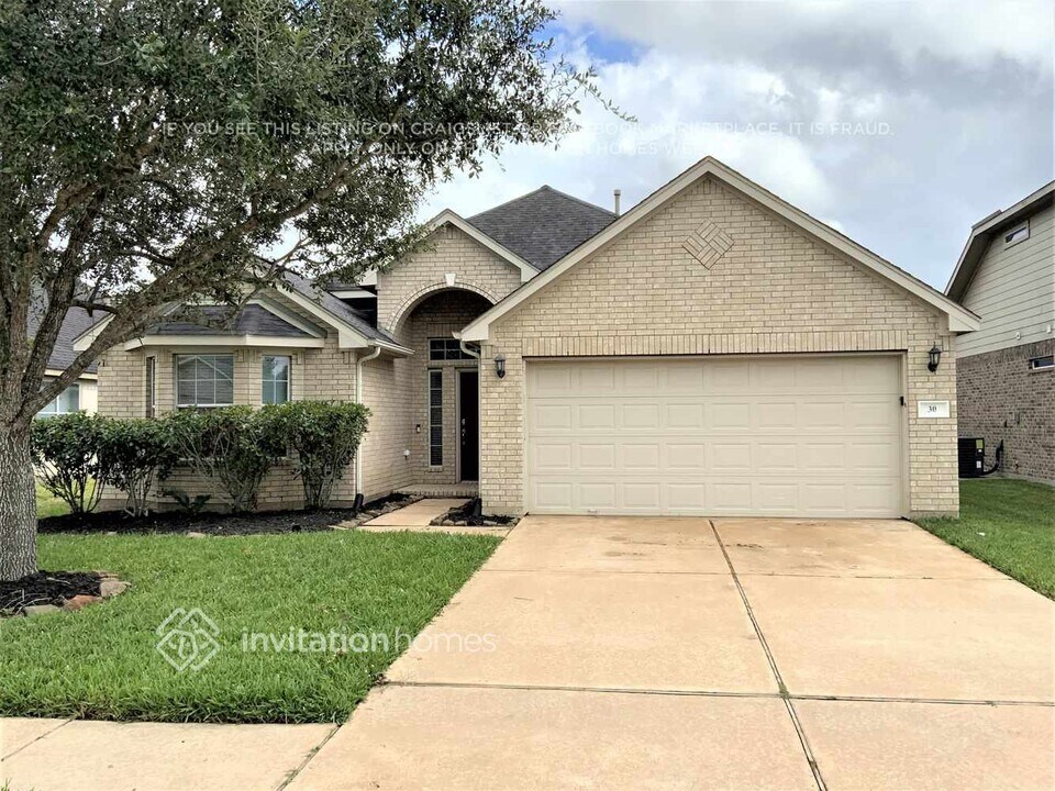 30 Mira Loma Dr in Manvel, TX - Building Photo