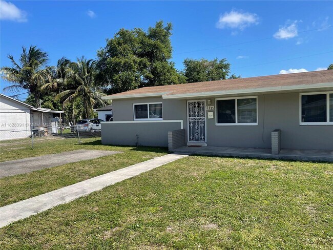1172 NW 100th Terrace in Miami, FL - Building Photo - Building Photo