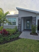 10495 SW Orana Dr in Port St. Lucie, FL - Building Photo