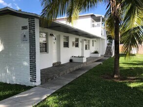1985 NE 172nd St in North Miami Beach, FL - Building Photo - Building Photo