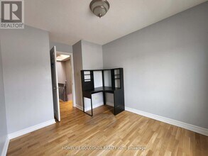 6 Dowry St in Toronto, ON - Building Photo - Building Photo