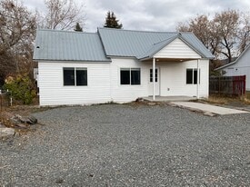 547 E Hickory St in Union, OR - Building Photo