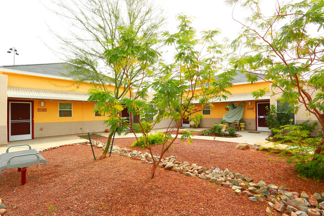 Blanche Johnson Courtyards in Tucson, AZ - Building Photo - Building Photo