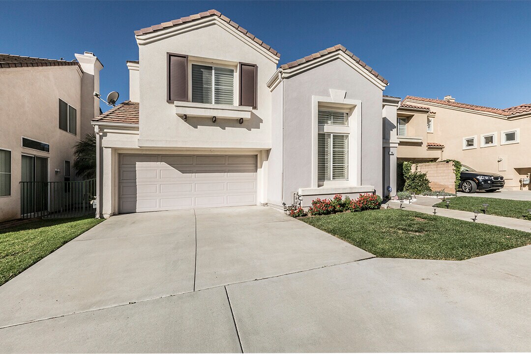 725 Roscoe St in Brea, CA - Building Photo