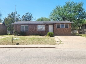 3789 Sunset Ave in Snyder, TX - Building Photo
