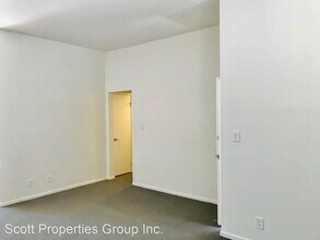 808 Westmount Dr in West Hollywood, CA - Building Photo - Building Photo