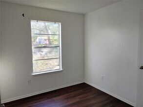 4222 Bernice St-Unit -A in Haltom City, TX - Foto de edificio - Building Photo