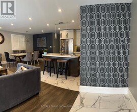 890 Maple Ave in Milton, ON - Building Photo - Building Photo