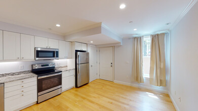 296 Beacon St, Unit 1 in Boston, MA - Building Photo - Building Photo