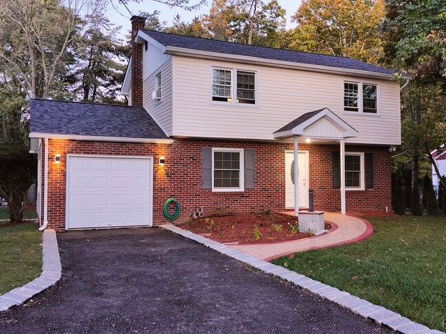 936 Durham Rd in Langhorne, PA - Foto de edificio - Building Photo