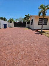 16321 SW 96th Ave in Cutler Bay, FL - Foto de edificio - Building Photo