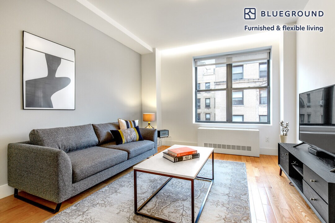 212 W 91st St in New York, NY - Building Photo