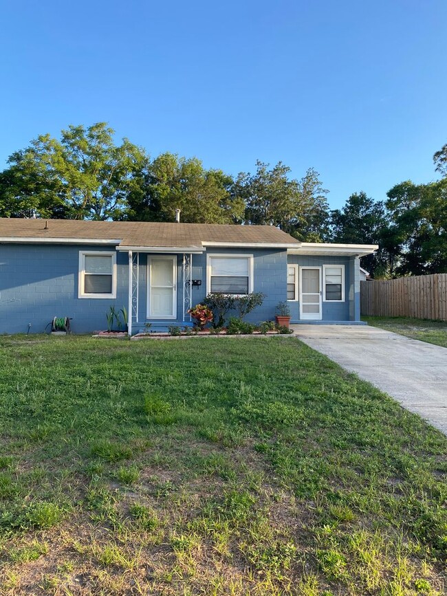 13 Sanford Ave-Unit -13 Sanford Ave Unit B, Debary, FL 32713 in Debary, FL - Foto de edificio - Building Photo