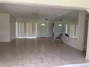 9651 Sunset Strip in Sunrise, FL - Foto de edificio - Building Photo