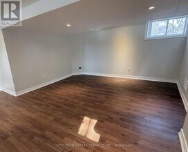 1002 Weston Rd in Toronto, ON - Building Photo - Building Photo