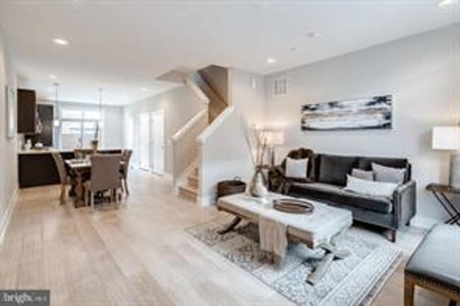property at 920 N 5th St