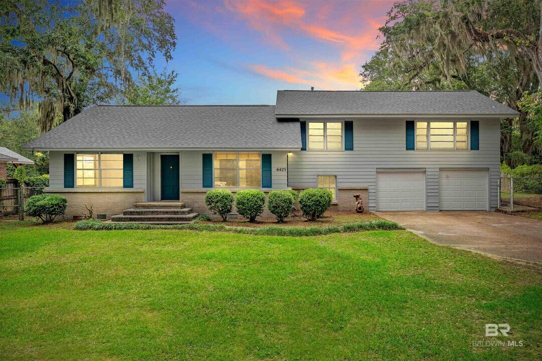6425 Village Point Dr in Daphne, AL - Foto de edificio