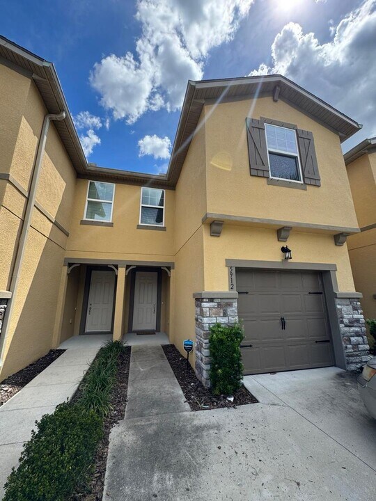 5912 Grand Sonata Ave in Lutz, FL - Foto de edificio