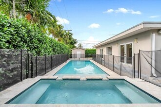 10330 SW 51st St in Miami, FL - Building Photo - Building Photo