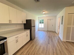 1347 NE 111th St in Miami, FL - Building Photo - Building Photo