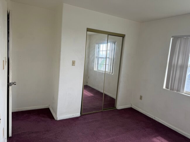 2425 1/2 Gates St, Unit Single Bedroom for Rent, Unit Single Bedroom for Rent