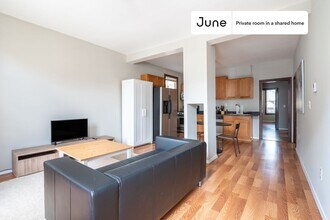 Private bedroom in 4 bed/1 bath Home in Chicago, IL - Building Photo - Building Photo
