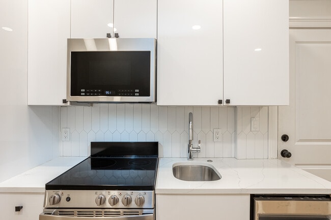 15 Bartlett Pl