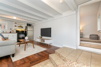 353 NW 89th St, Unit ADU in Seattle, WA - Building Photo - Building Photo