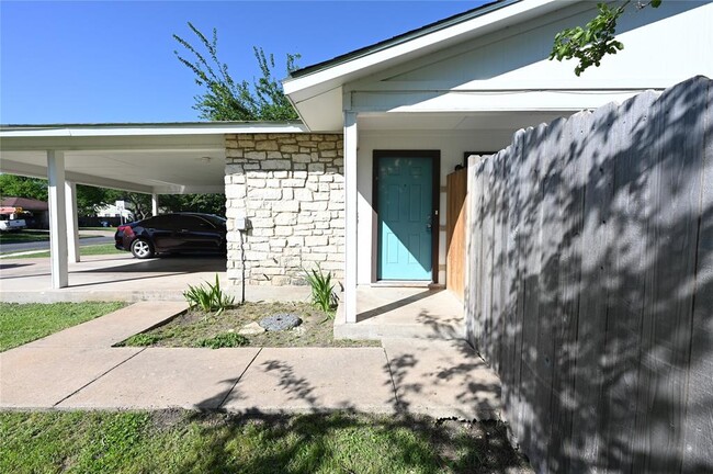 5007 Table Top Trail in Austin, TX - Foto de edificio - Building Photo