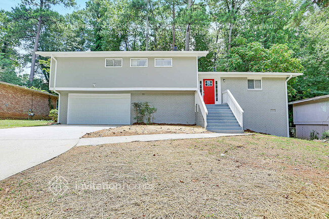2305 Verna Dr in Decatur, GA - Building Photo - Building Photo