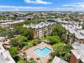 8120 Geneva Ct in Doral, FL - Building Photo - Building Photo