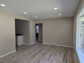 1907 21st St in Rockford, IL - Building Photo - Building Photo