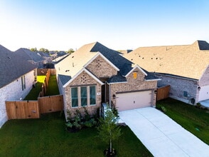176 Plumbago Loop in Bastrop, TX - Foto de edificio - Building Photo