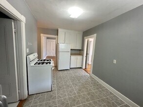 13 Spruce St in Waltham, MA - Building Photo - Building Photo