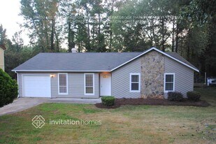 705 Old Manor Rd NW in Lilburn, GA - Building Photo