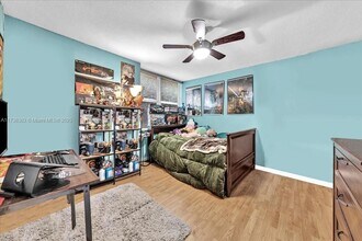 9410 Live Oak Pl in Davie, FL - Foto de edificio - Building Photo