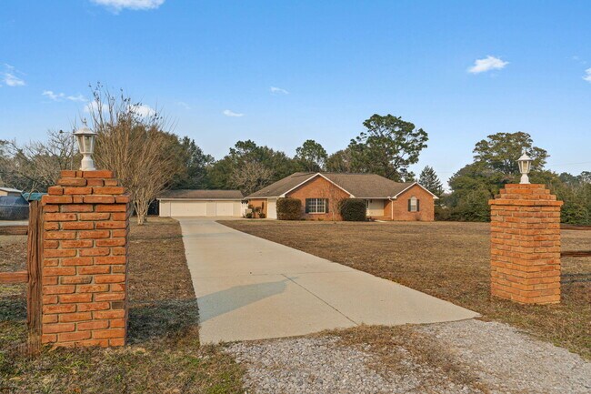 3171 Airport Rd in Crestview, FL - Foto de edificio - Building Photo