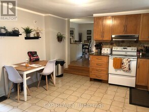 240 Breezehill Ave S in Ottawa, ON - Building Photo - Building Photo