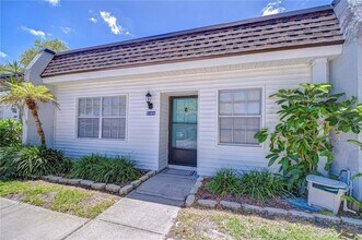 13870 Oakwood Ln in Seminole, FL - Foto de edificio - Building Photo