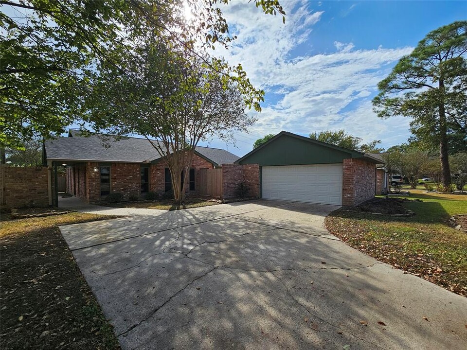 15027 Tilley St in Houston, TX - Building Photo