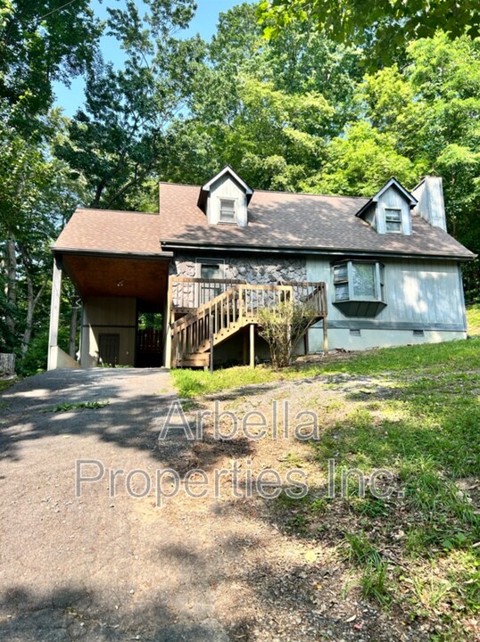 1045 Surmont Ct in Kingsport, TN - Building Photo