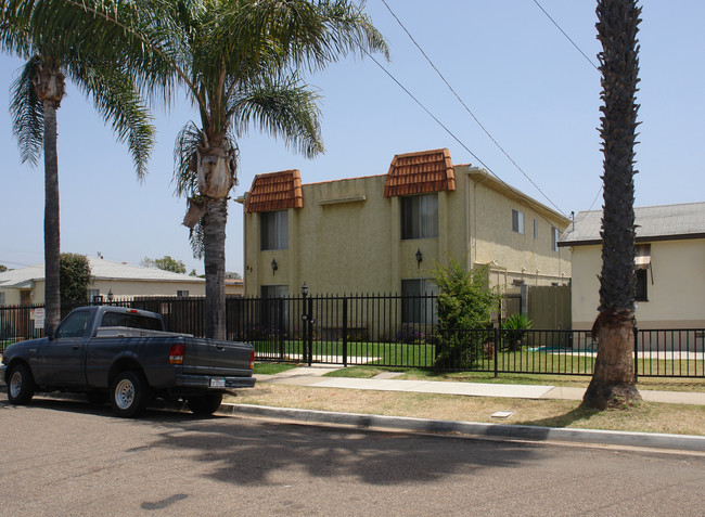 85 Oaklawn Ave in Chula Vista, CA - Foto de edificio - Building Photo