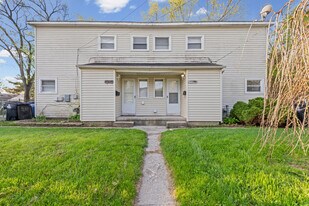 31546 Alpena Ct in Westland, MI - Building Photo