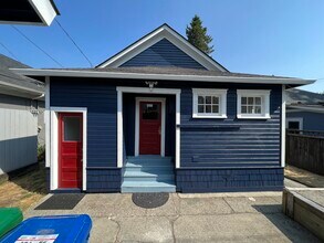 5511 Brooklyn Ave NE in Seattle, WA - Building Photo - Building Photo